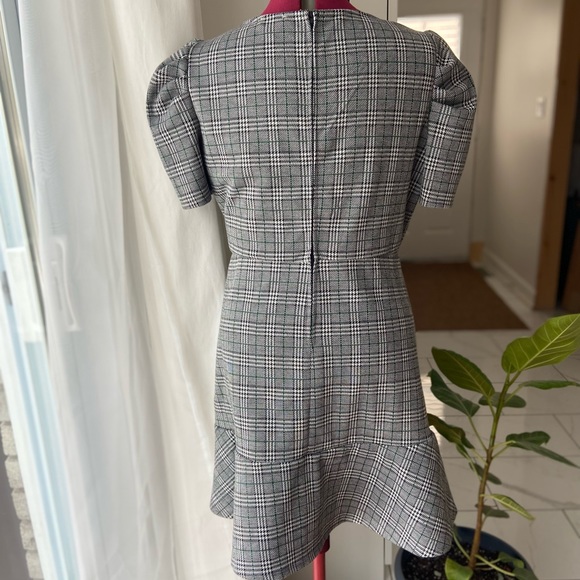 BNWT Luxology Women’s Ruched Sleeve Flare Hem Dress - Picture 3 of 5